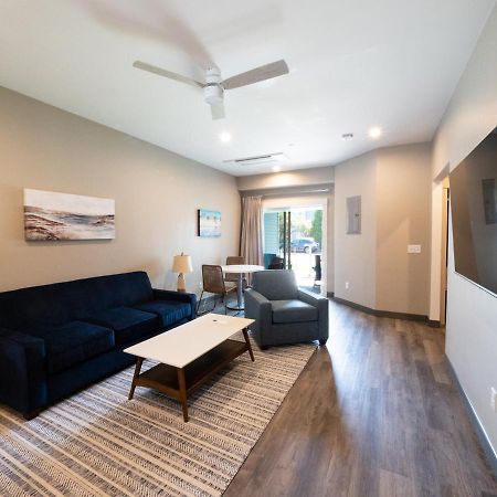גלוסטר Long Beach Suites מראה חיצוני תמונה