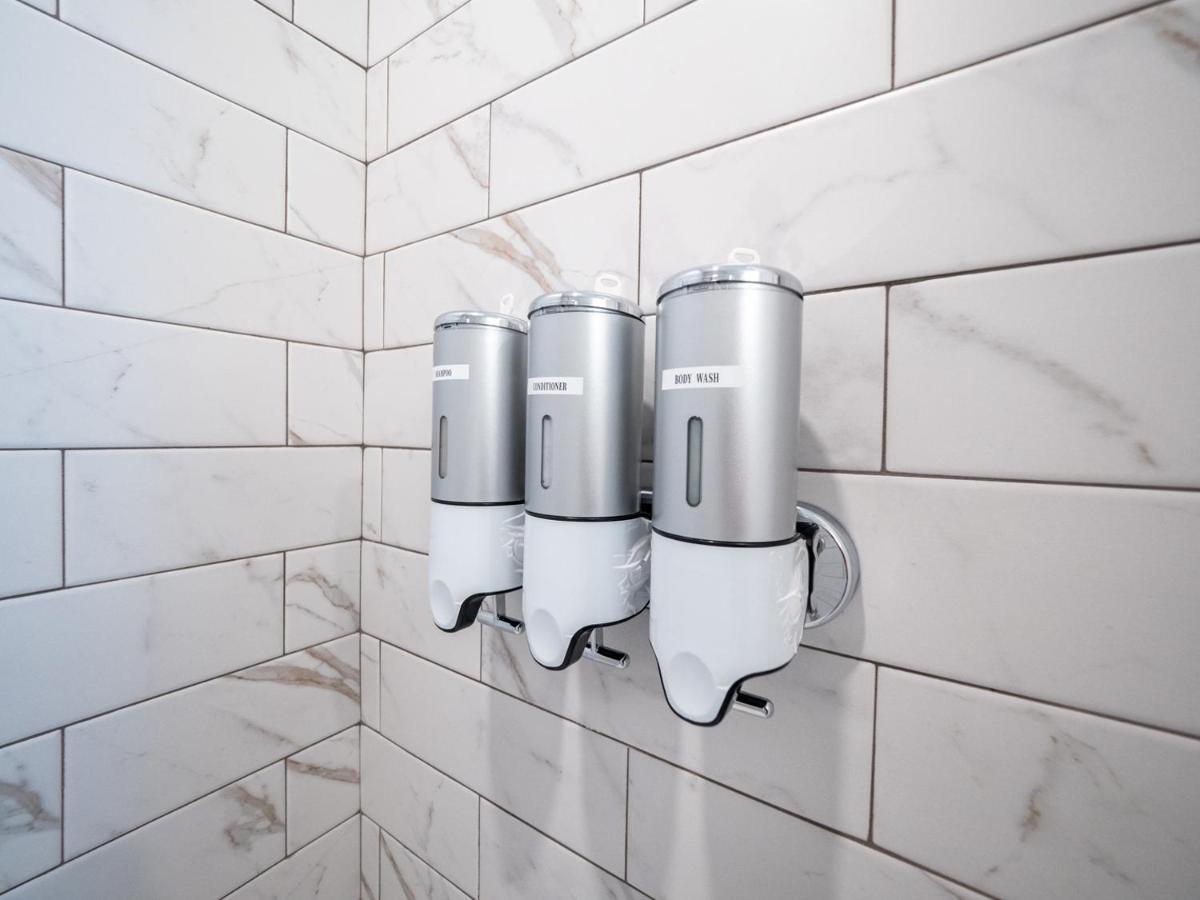 גלוסטר Long Beach Suites מראה חיצוני תמונה