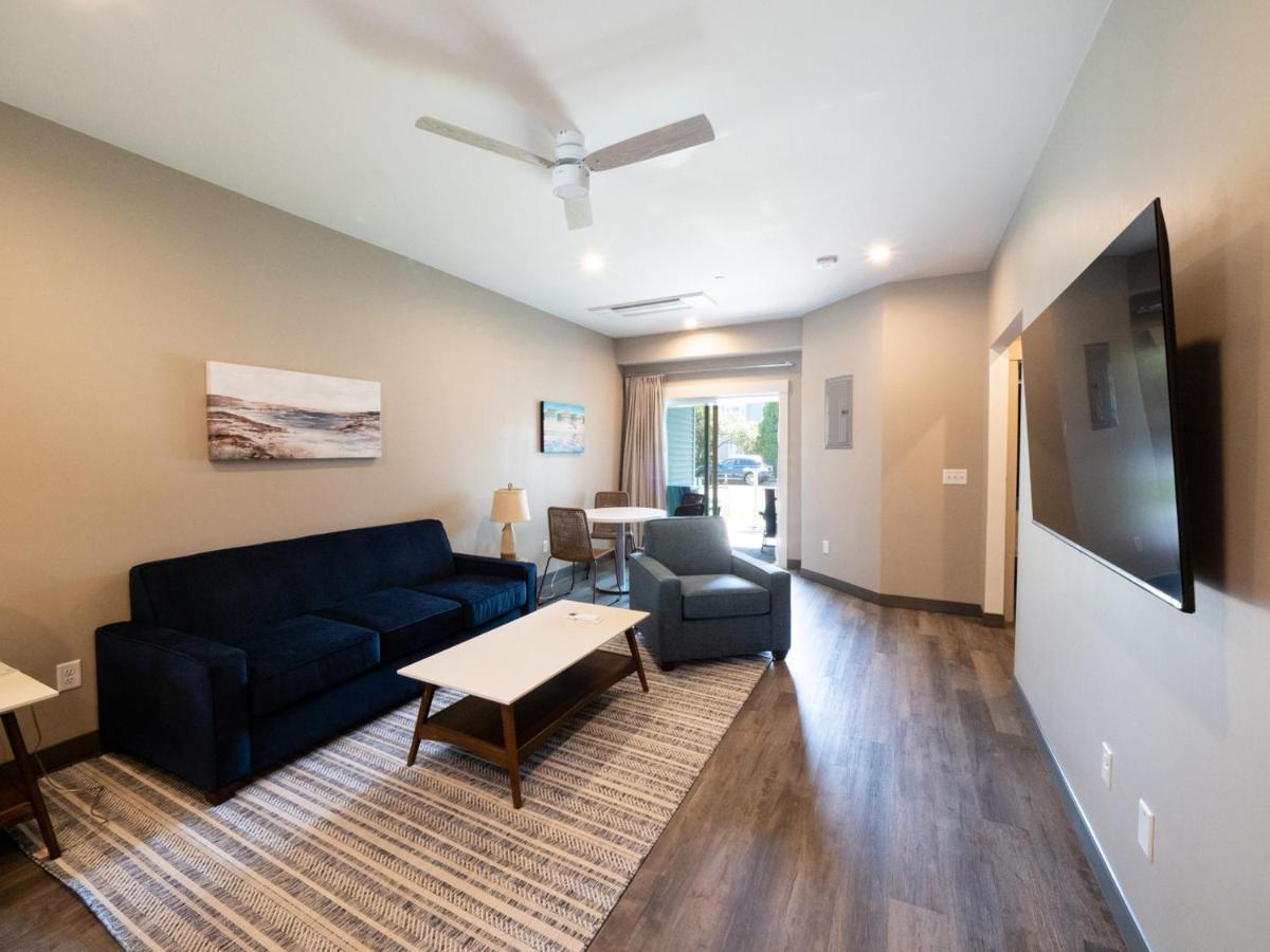 גלוסטר Long Beach Suites מראה חיצוני תמונה